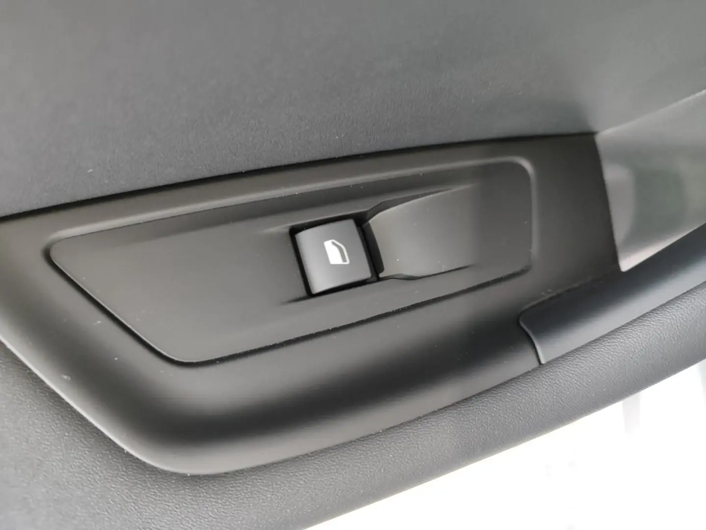 508 SW Hybrid Allure Keyless LED Navi