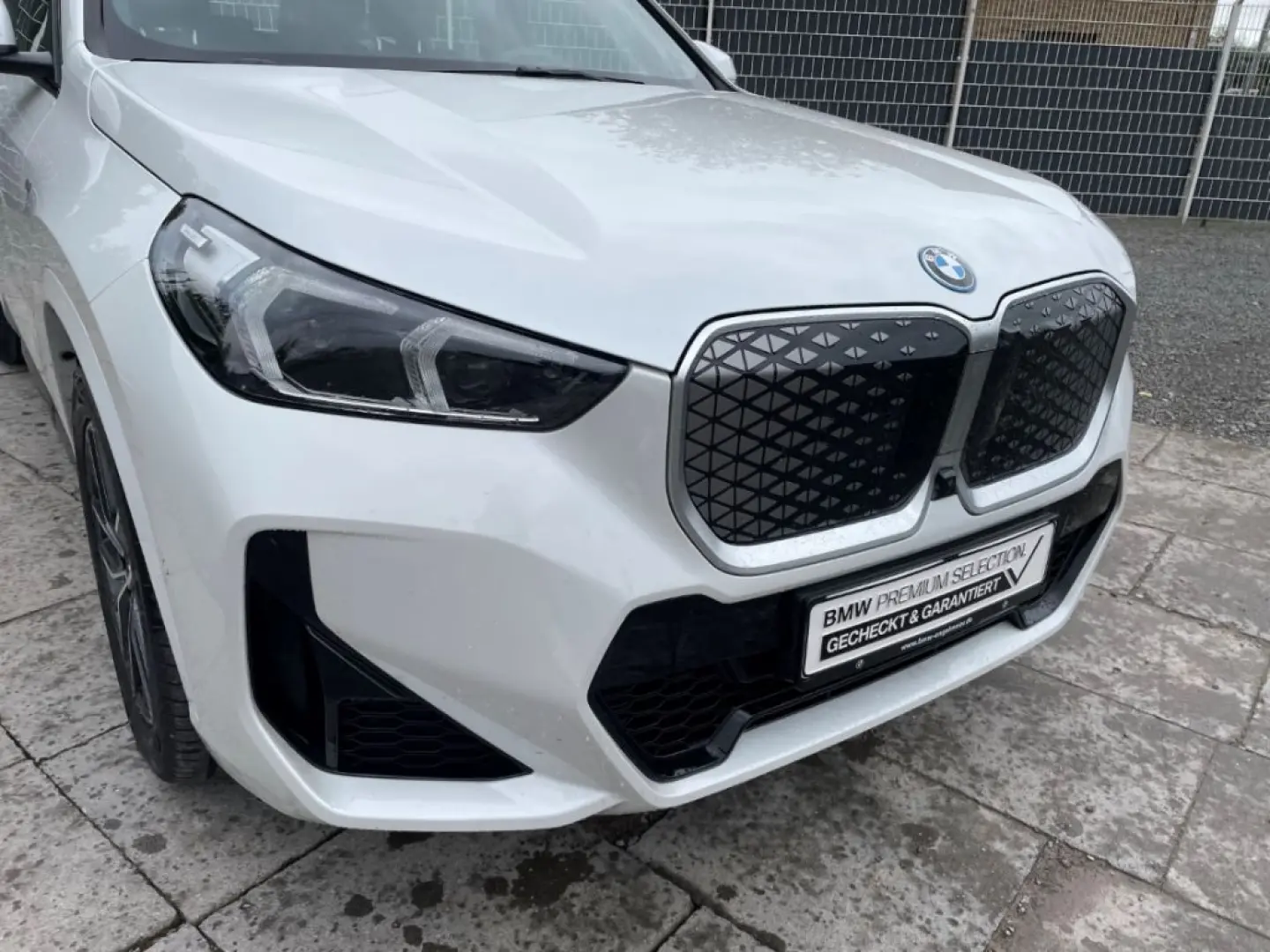 iX1 xDrive30 M Sport AHK eSitze HeadUp 360Kamera