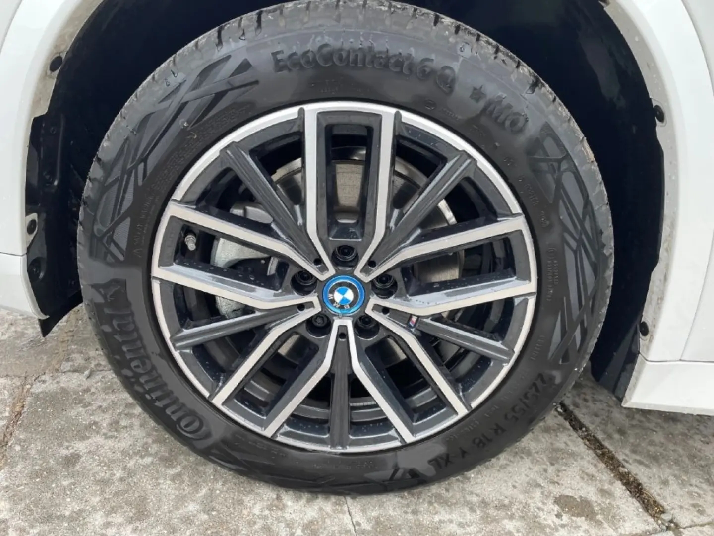 iX1 xDrive30 M Sport AHK eSitze HeadUp 360Kamera