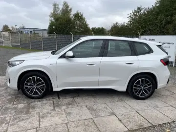 iX1 xDrive30 M Sport AHK eSitze HeadUp 360Kamera