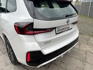 iX1 xDrive30 M Sport AHK eSitze HeadUp 360Kamera