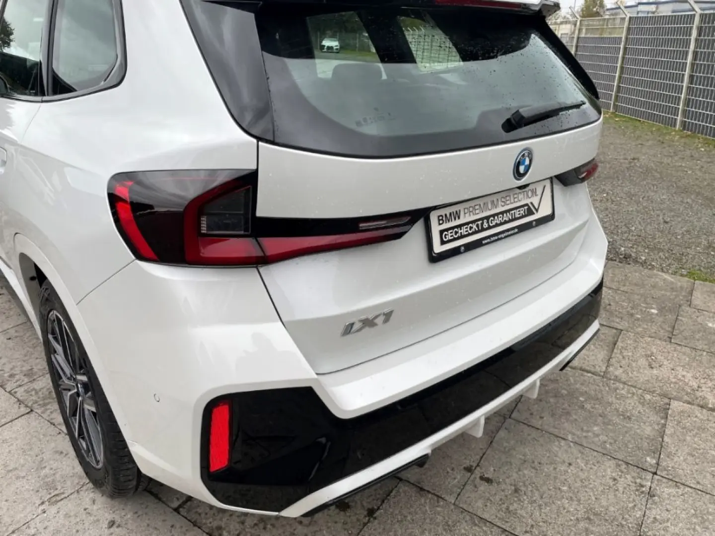 iX1 xDrive30 M Sport AHK eSitze HeadUp 360Kamera