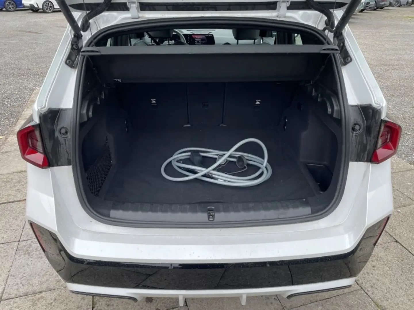 iX1 xDrive30 M Sport AHK eSitze HeadUp 360Kamera