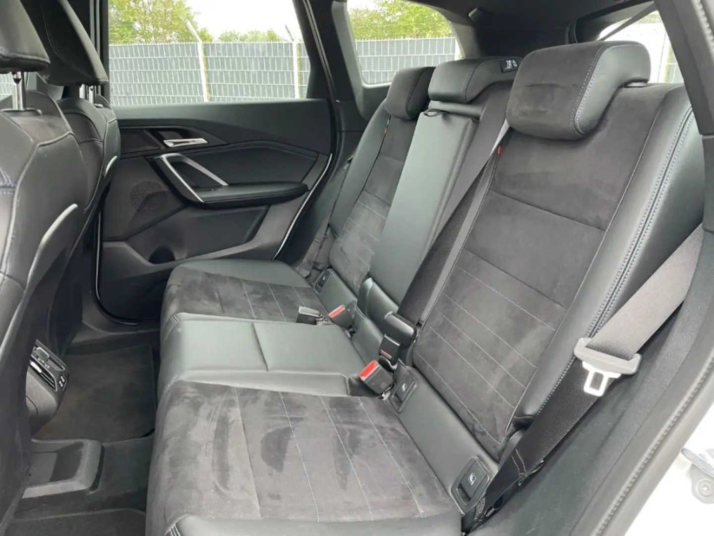 iX1 xDrive30 M Sport AHK eSitze HeadUp 360Kamera