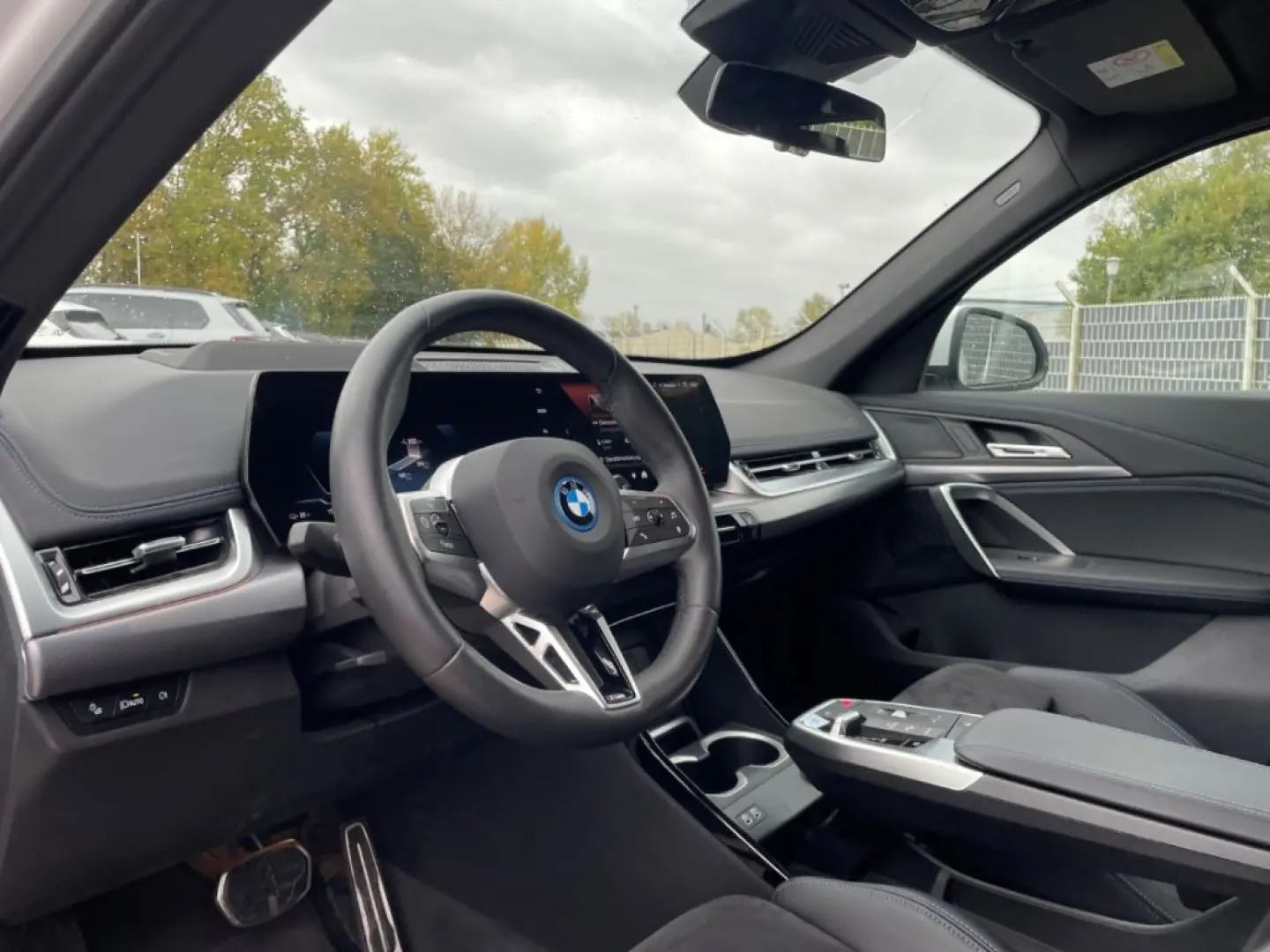 iX1 xDrive30 M Sport AHK eSitze HeadUp 360Kamera