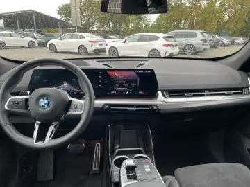 iX1 xDrive30 M Sport AHK eSitze HeadUp 360Kamera