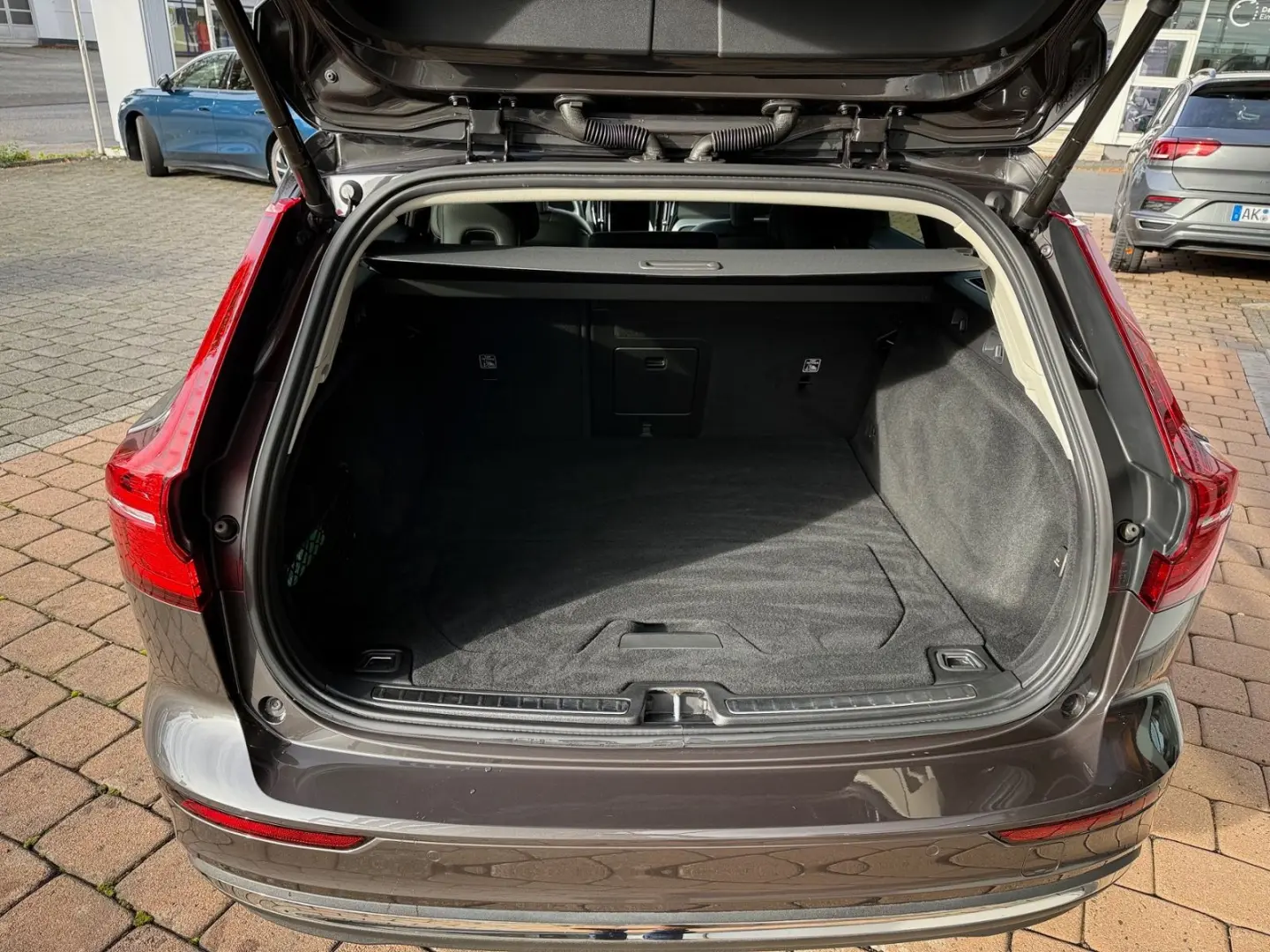 V60 Kombi T6 Plus Bright Plug-In Hybrid AWD  Pan