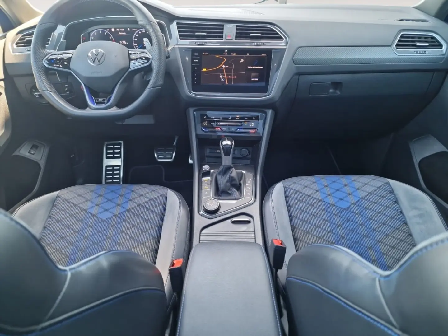 Tiguan 2.0 TSI BMT R 4Motion DCC HUD Pano 4xSHZ