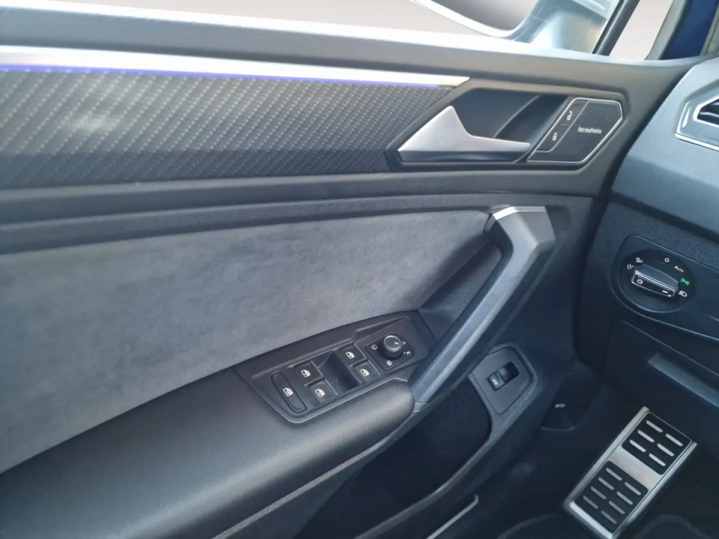 Tiguan 2.0 TSI BMT R 4Motion DCC HUD Pano 4xSHZ