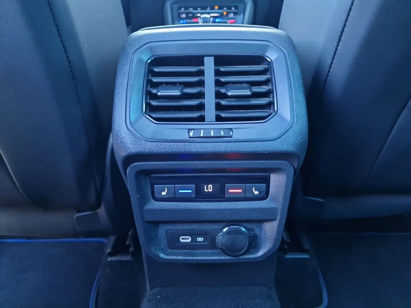 Tiguan 2.0 TSI BMT R 4Motion DCC HUD Pano 4xSHZ