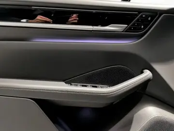 Porsche Macan Electric 4