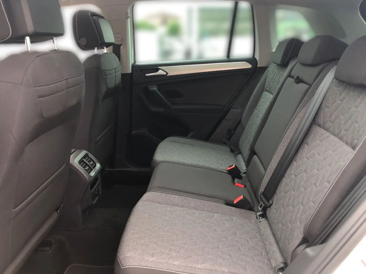 Tiguan MOVE 2.0 TSI DSG 4M AHK STDHZG PANO KAM