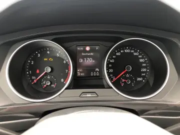 Tiguan MOVE 2.0 TSI DSG 4M AHK STDHZG PANO KAM