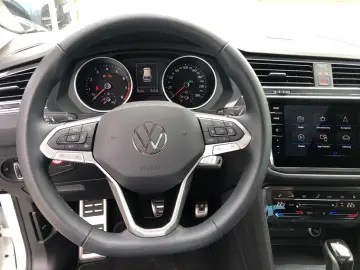 Tiguan MOVE 2.0 TSI DSG 4M AHK STDHZG PANO KAM