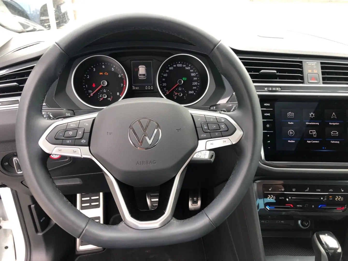 Tiguan MOVE 2.0 TSI DSG 4M AHK STDHZG PANO KAM