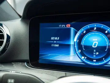 Mercedes Benz E 220d AMG 4Matic