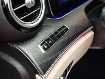 Mercedes Benz E 220d AMG 4Matic