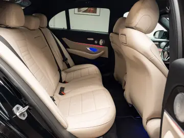 Mercedes Benz E 220d AMG 4Matic