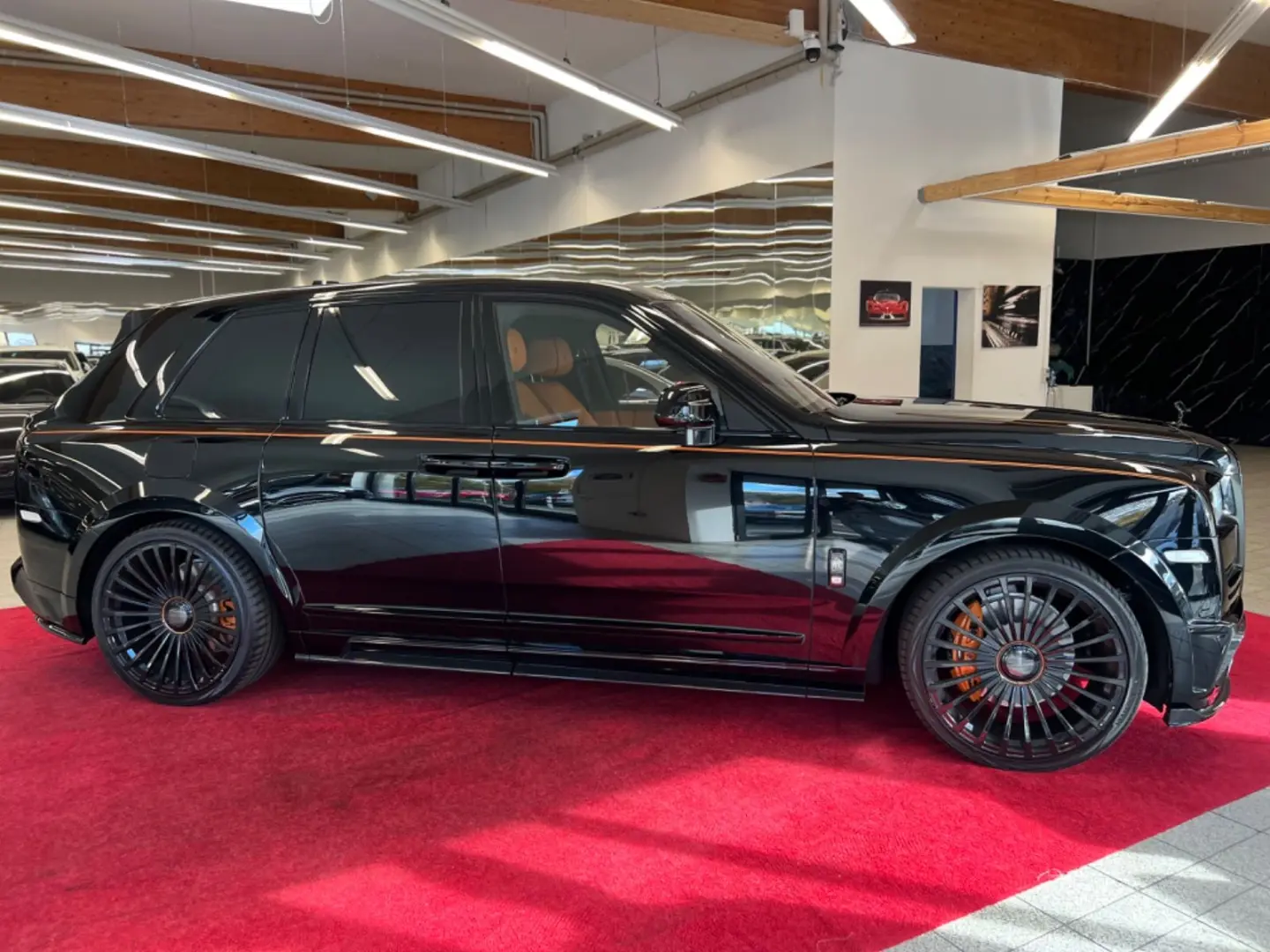 CULLINAN BLACK BLADGE MANSORY 6TKM VOLL