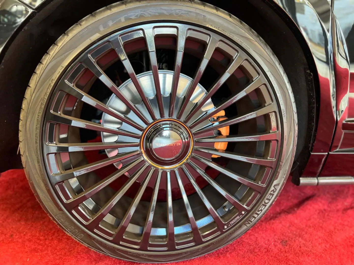 CULLINAN BLACK BLADGE MANSORY 6TKM VOLL