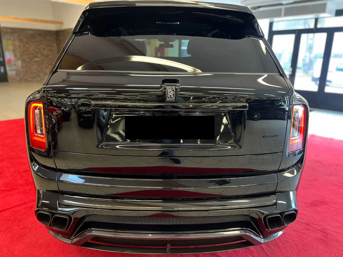 CULLINAN BLACK BLADGE MANSORY 6TKM VOLL