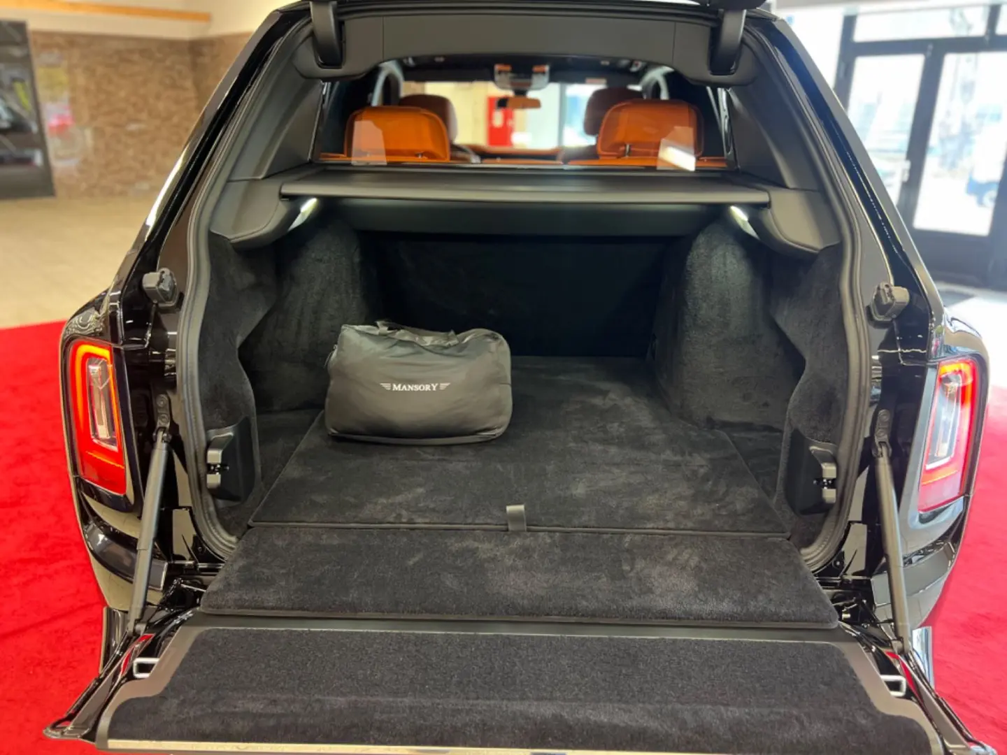 CULLINAN BLACK BLADGE MANSORY 6TKM VOLL