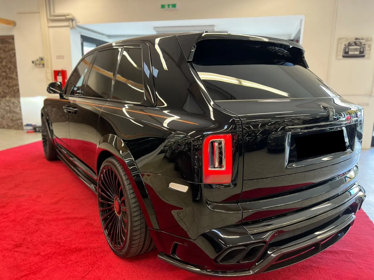 CULLINAN BLACK BLADGE MANSORY 6TKM VOLL