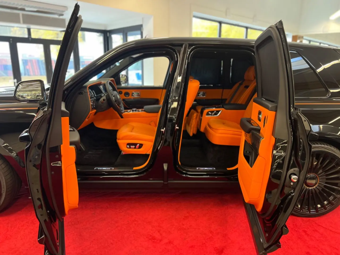 CULLINAN BLACK BLADGE MANSORY 6TKM VOLL