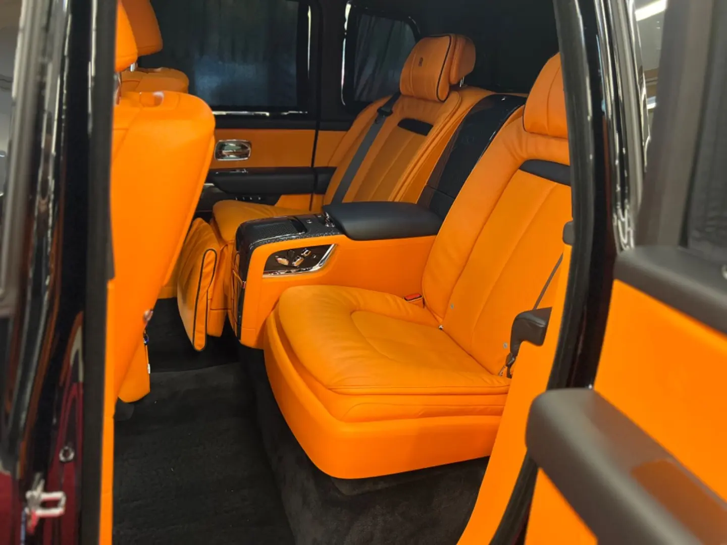 CULLINAN BLACK BLADGE MANSORY 6TKM VOLL