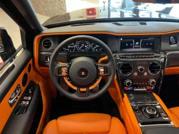 CULLINAN BLACK BLADGE MANSORY 6TKM VOLL