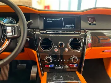 CULLINAN BLACK BLADGE MANSORY 6TKM VOLL