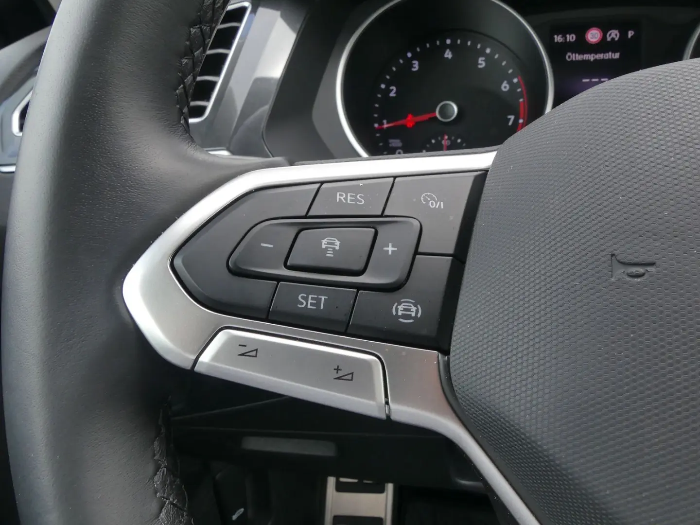 Tiguan 1.5 TSI United LED Navi ACC App Connect