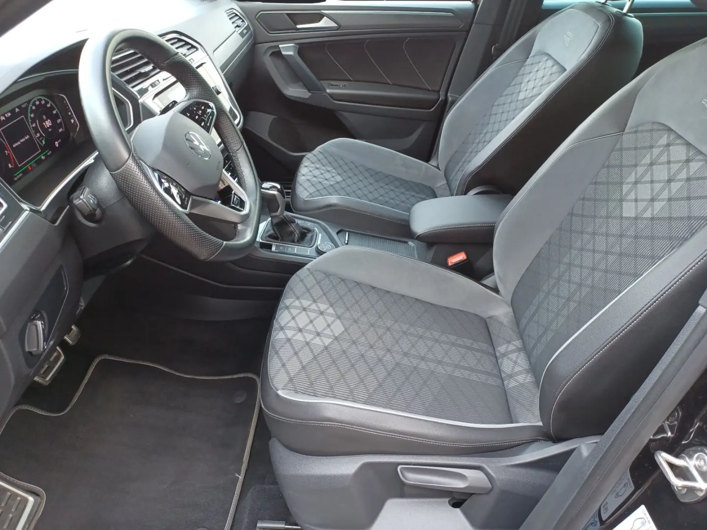 Tiguan TSI R-Line 4M DSG STH Matrix AHK Navi AID