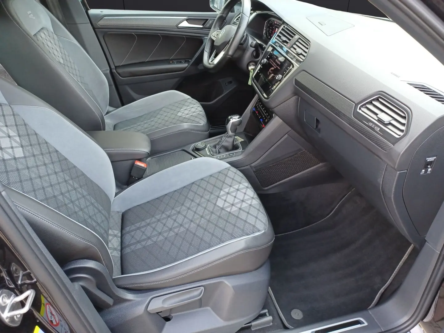 Tiguan TSI R-Line 4M DSG STH Matrix AHK Navi AID