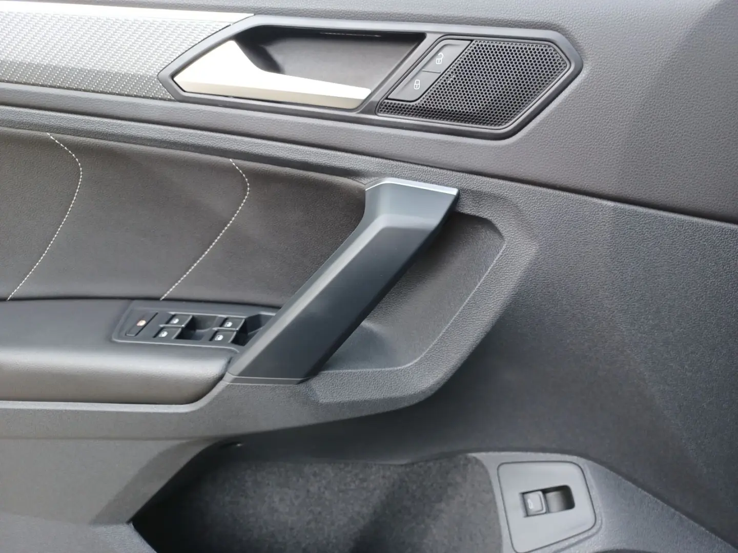 Tiguan TSI R-Line 4M DSG STH Matrix AHK Navi AID