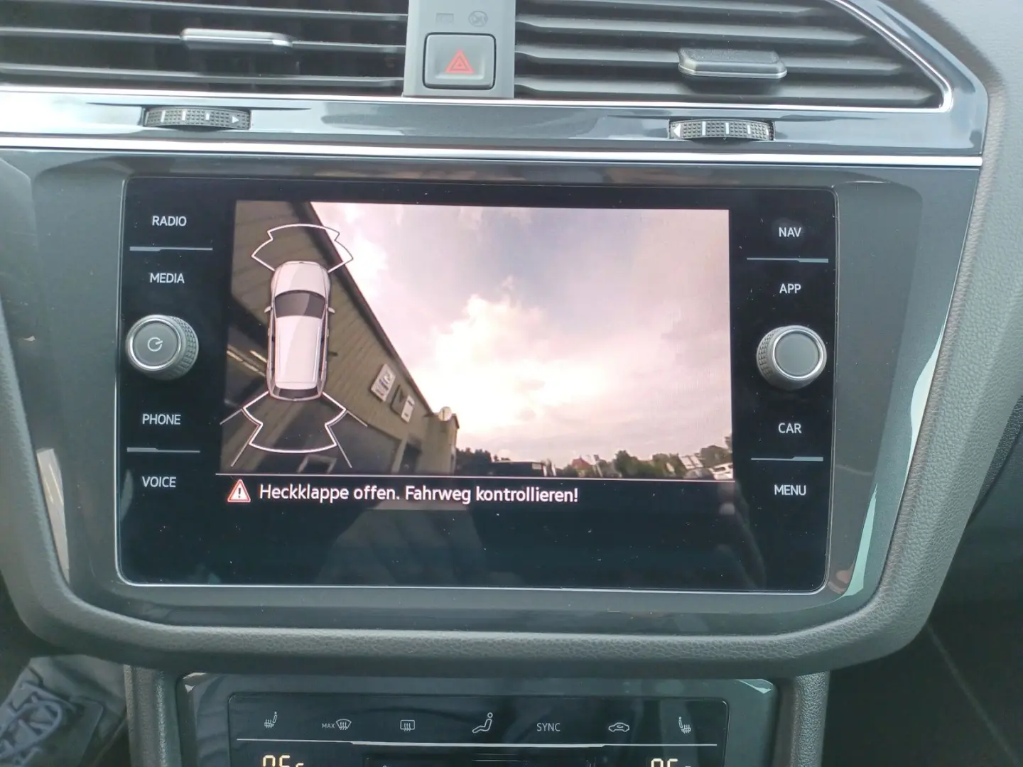 Tiguan TSI R-Line 4M DSG STH Matrix AHK Navi AID