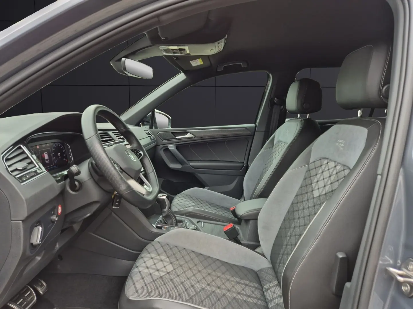 Tiguan TSI R-Line 4M DSG Matrix AHK Navi ACC RFK