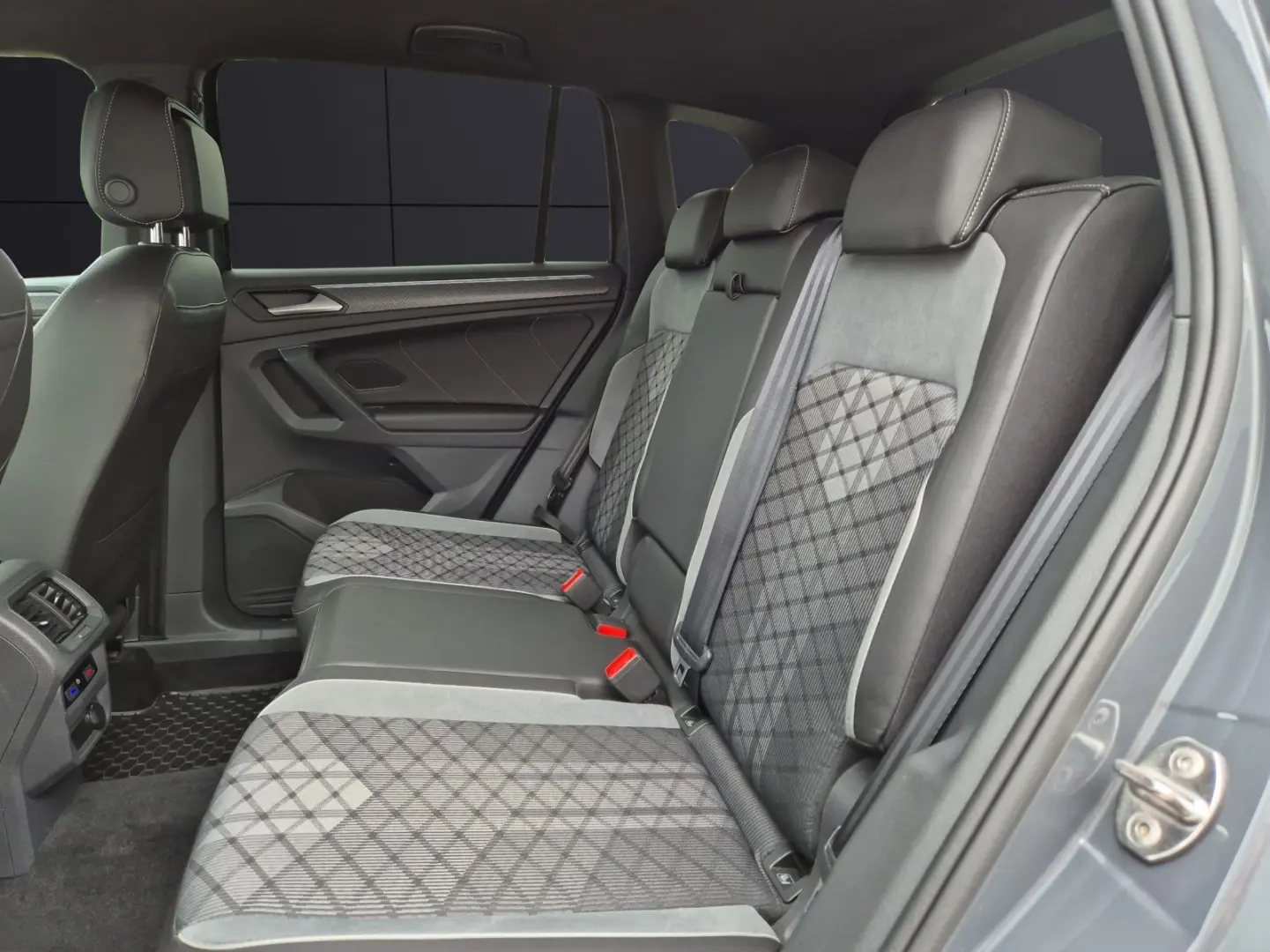 Tiguan TSI R-Line 4M DSG Matrix AHK Navi ACC RFK