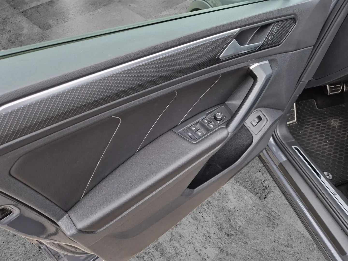 Tiguan TSI R-Line 4M DSG Matrix AHK Navi ACC RFK