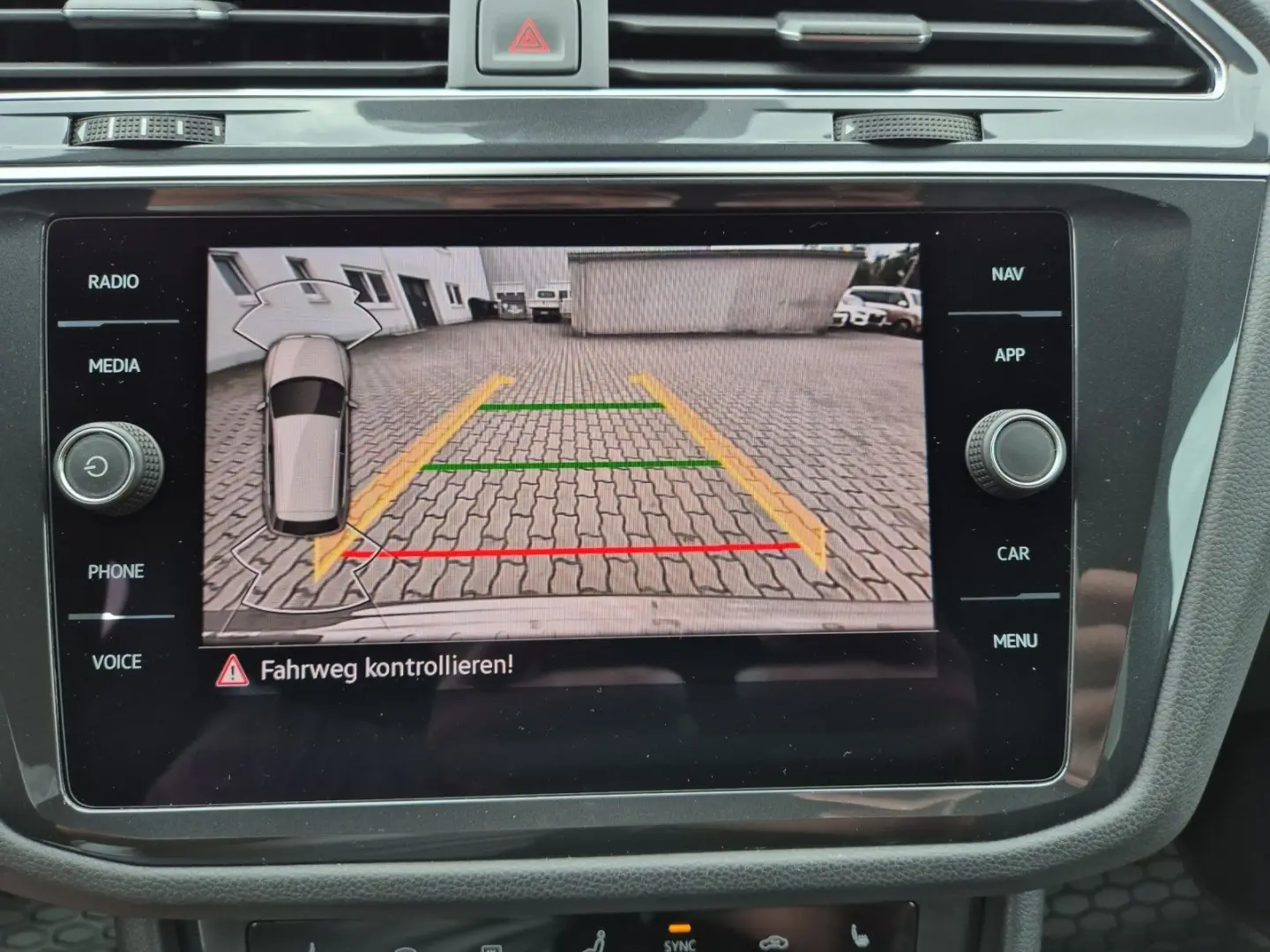 Tiguan TSI R-Line 4M DSG Matrix AHK Navi ACC RFK