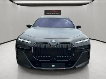 M760 Baureihe 7 Lim M 760 e xDrive Fond Sky B&W