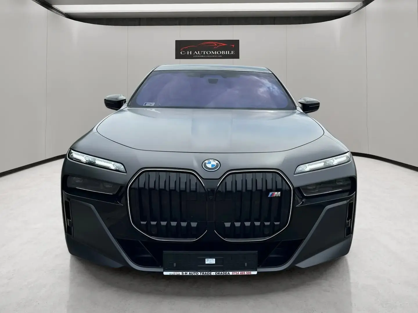 M760 Baureihe 7 Lim M 760 e xDrive Fond Sky B&W