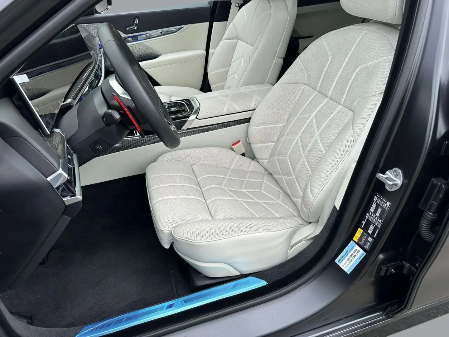 M760 Baureihe 7 Lim M 760 e xDrive Fond Sky B&W