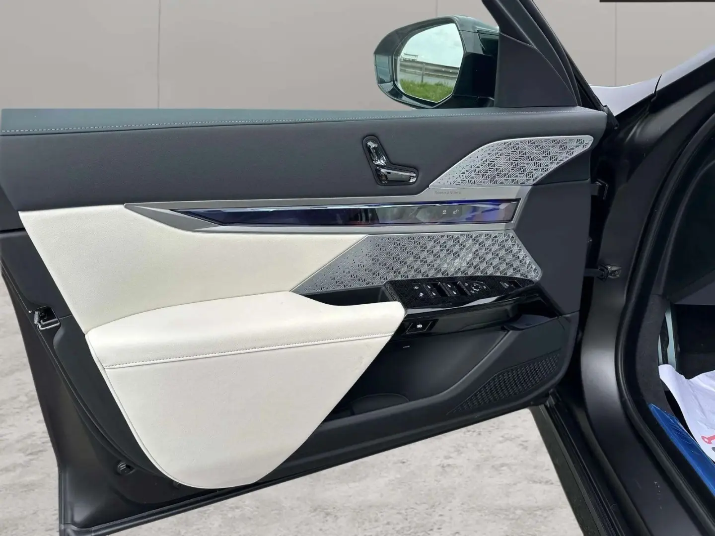 M760 Baureihe 7 Lim M 760 e xDrive Fond Sky B&W