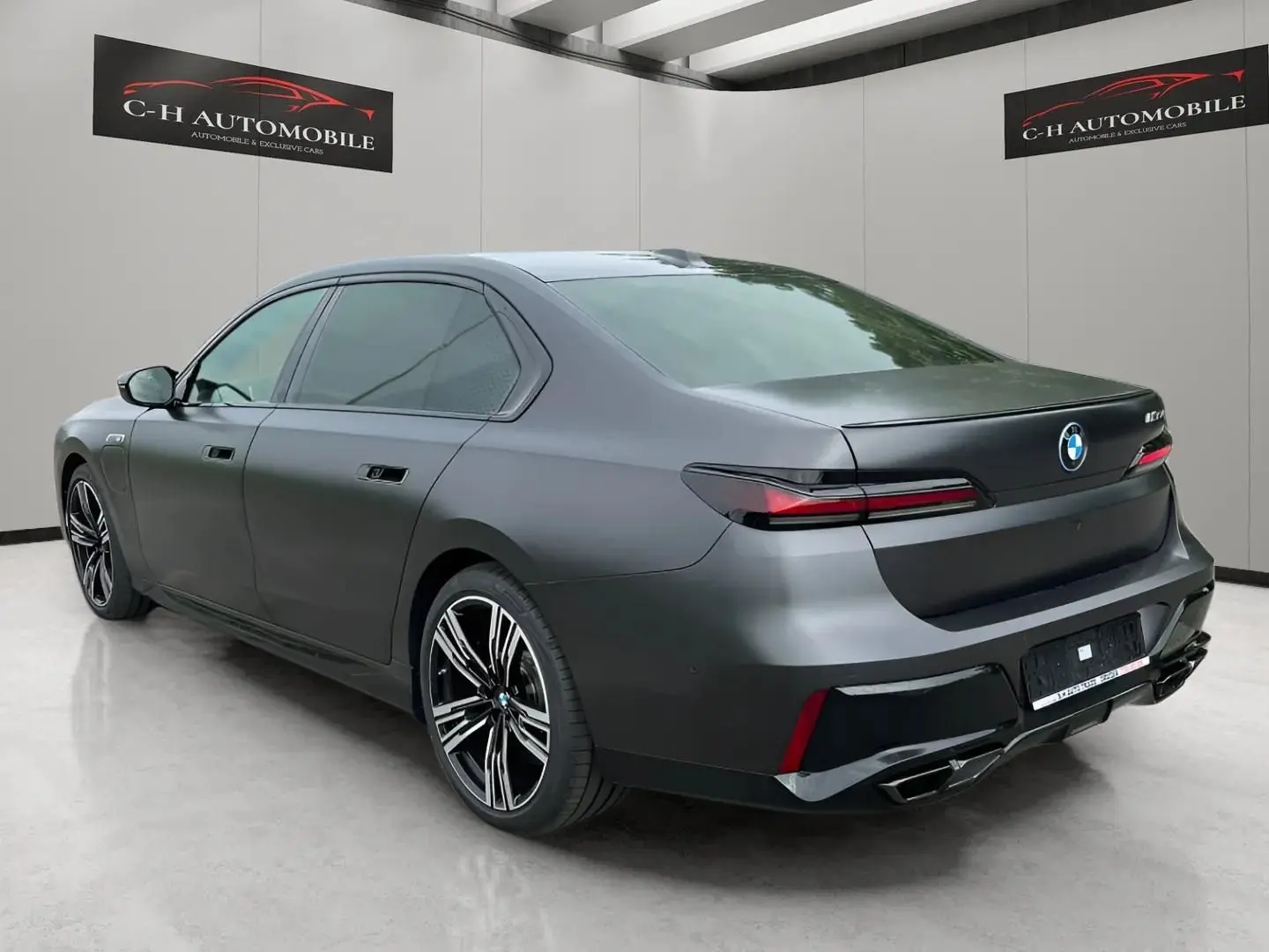 M760 Baureihe 7 Lim M 760 e xDrive Fond Sky B&W