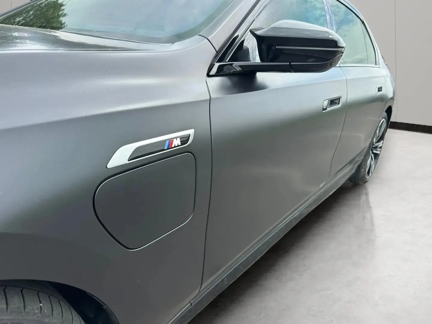 M760 Baureihe 7 Lim M 760 e xDrive Fond Sky B&W