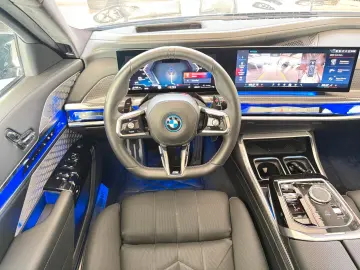 M760e xDrive Two Tone Individual 3xTV SkyLounge