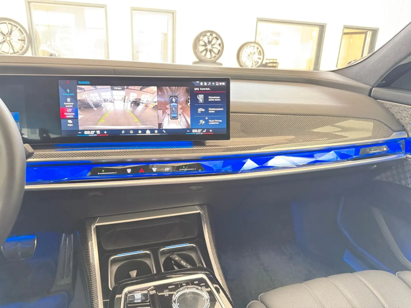 M760e xDrive Two Tone Individual 3xTV SkyLounge