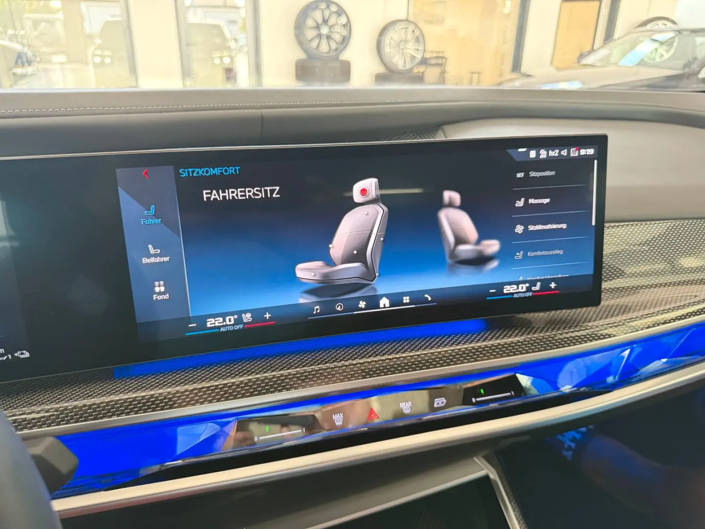 M760e xDrive Two Tone Individual 3xTV SkyLounge