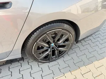 M760e xDrive Two Tone Individual 3xTV SkyLounge